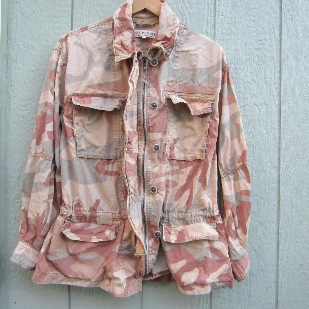 Free People shirt jacket Womens S Tan Camo‎ pockets button Y2K grunge hiking - Picture 7 of 17